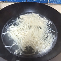 金针菇炒培根的做法图解5