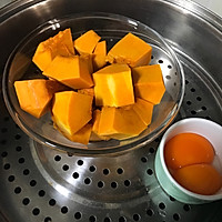 南瓜蛋黄粥的做法图解1