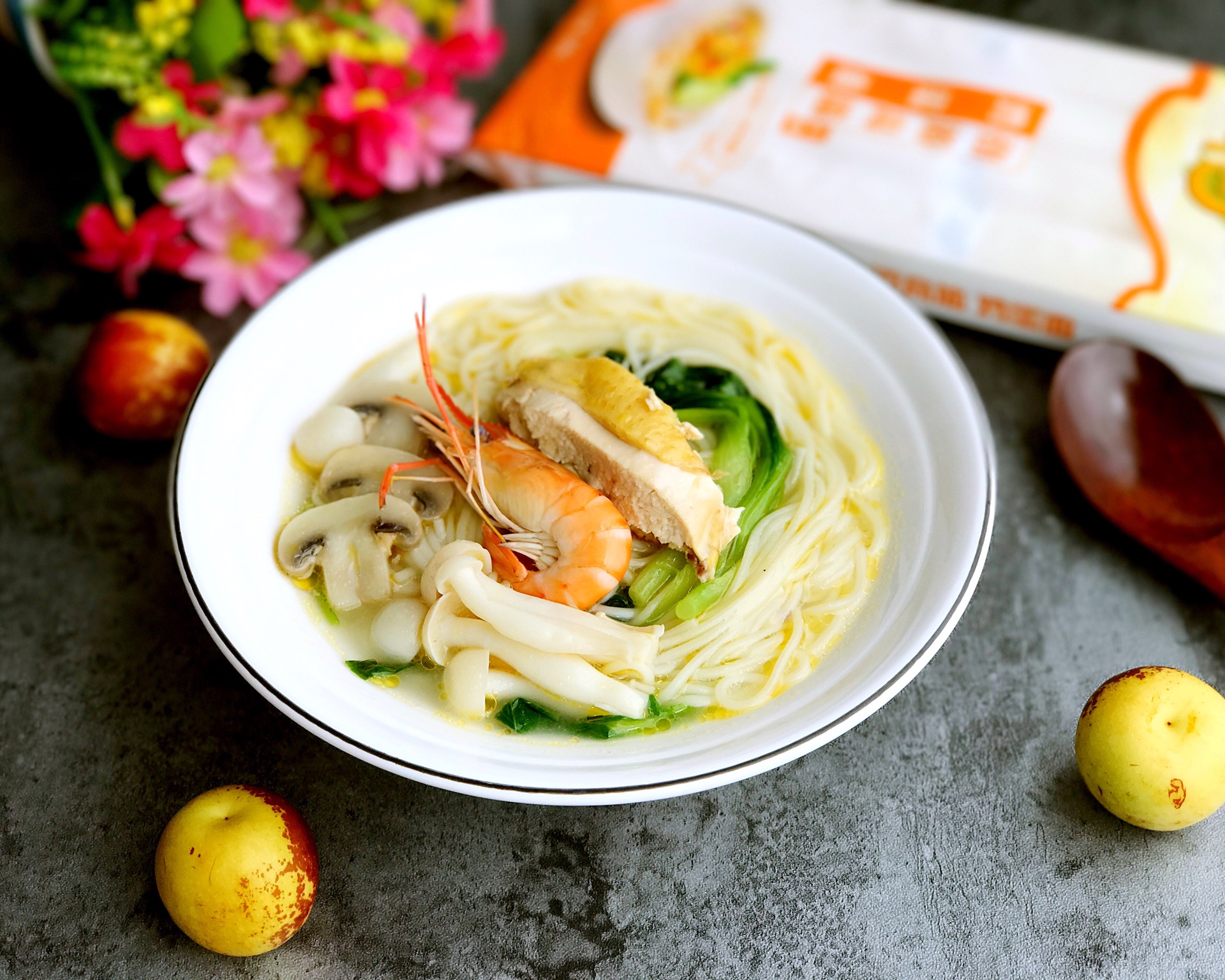 【家常菜】鸡汤馄饨好做有好吃-教你做菜-山西新东方烹饪学校