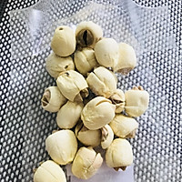 银耳莲子羹的做法图解2