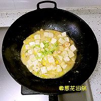 磷虾咸蛋黄煲豆腐的做法图解9