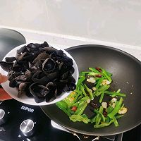腐竹炒木耳的做法图解6