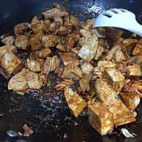 荔浦芋头红烧鸡肉煲的做法图解6