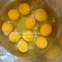网红柯基抖臀古早蛋糕 ~的做法图解1