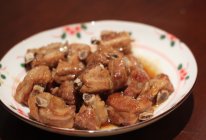 这道菜有肉又有甜−红烧排骨的做法