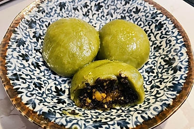 咸蛋黄芝麻青团