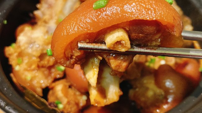 砂锅焖猪蹄的做法