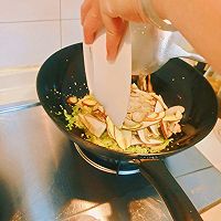 云南野生菌宴席～青椒火腿见手青的做法图解7
