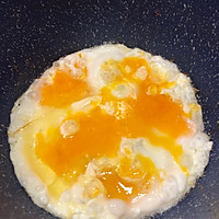 煎鸡蛋面的做法图解3