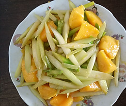芦笋炒芒果，好吃又开胃的做法