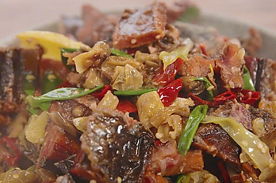 铁锅炖腊鱼 ，美味又下饭