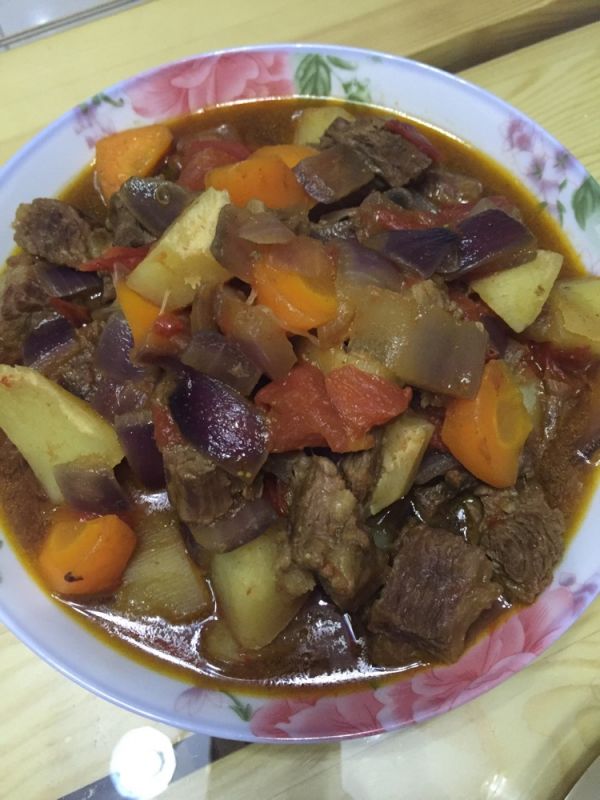 西红柿土豆胡萝卜炖牛肉