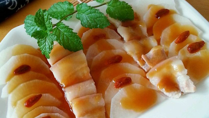 五花肉蒸白萝卜
