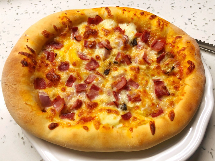 完美配方—芝心彩椒洋葱培根披萨的做法