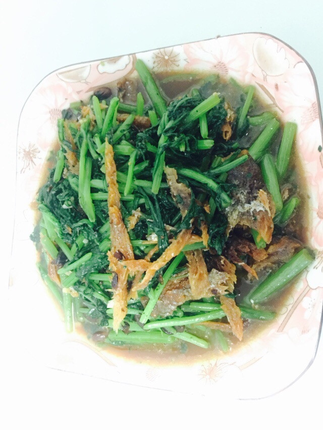 豆豉鲮鱼炒茼蒿的做法