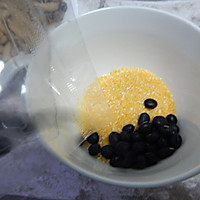 黑豆小米豆浆的做法图解2