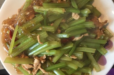 芹菜炒粉