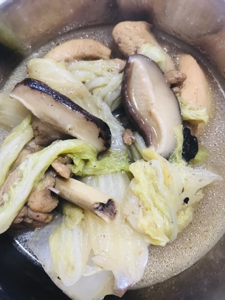 减肥菜-白菜鸡腿香菇煲的做法