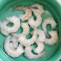 荷兰豆炒虾仁的做法图解2