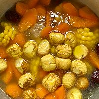 板栗胡萝卜玉米排骨汤的做法图解5