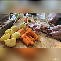 #全电厨王料理挑战赛热力开战！#土豆胡萝卜炖五花肉的做法图解1