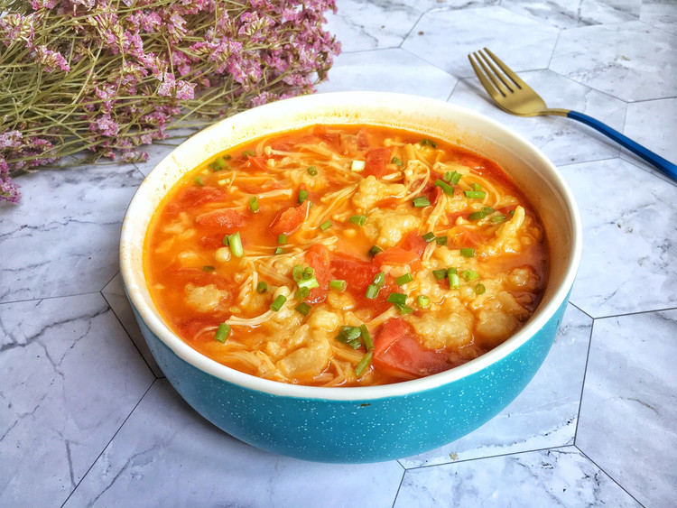 番茄金针菇疙瘩汤的做法