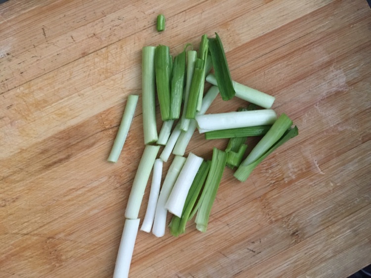 蘑菇炒肉丝的做法图解2