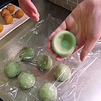 蛋黄肉松青团的做法图解22