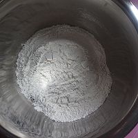 #吃出健康，解决假胖# 糯叽叽的南瓜糯米球的做法图解2