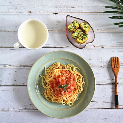 精制减脂早餐：西红柿意面+菠菜厚蛋烧+低脂牛奶