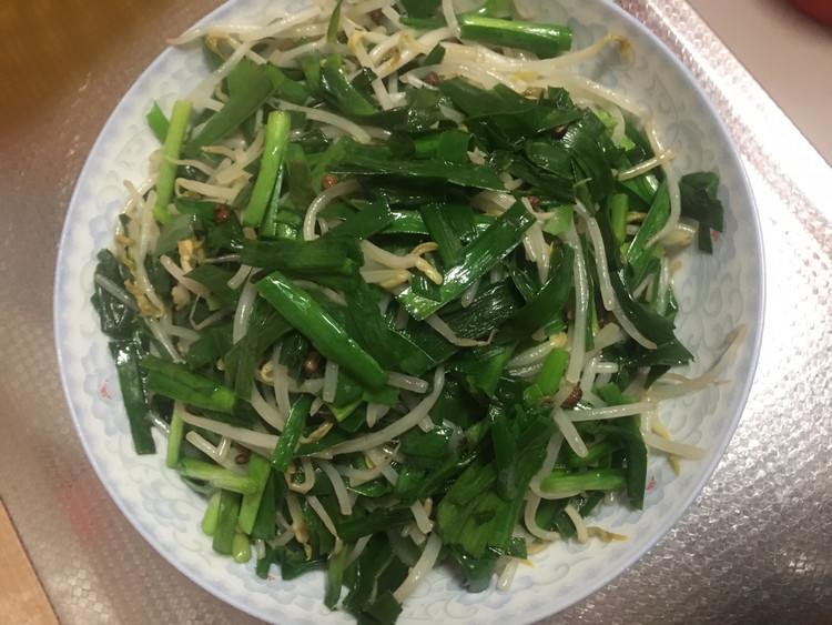 韭菜炒豆芽的做法