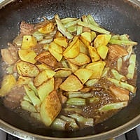 #万物皆可搭#五花肉焖豆角土豆的做法图解10