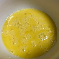 酸黄瓜炒蛋的做法图解3