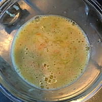 宝宝餐—丝瓜鲜虾菌菇汤+黄瓜胡萝卜糊塌子的做法图解1