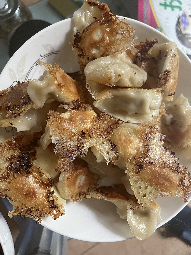 煎冻水饺的做法