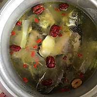 养生山药枸杞红枣鱼汤的做法图解5