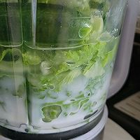 绿奶昔 Green Smoothie的做法图解4