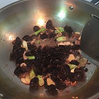 豆豉鲮鱼青笋木耳的做法图解6
