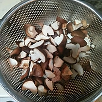 香菇酱烧五花肉的做法图解2