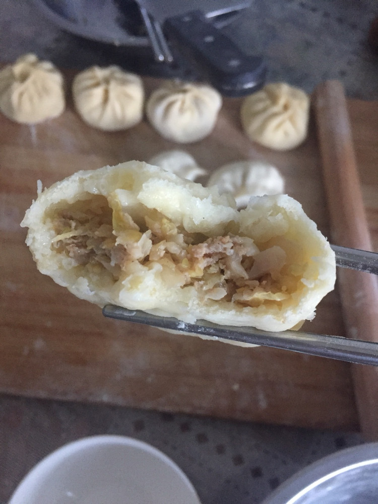 猪肉酸菜包的做法