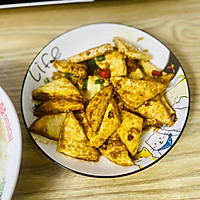 快手下饭的红烧豆腐，不放肉也很香的做法图解7