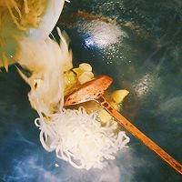云南孔雀宴～酸笋牛杂汤（西双版纳）的做法图解4