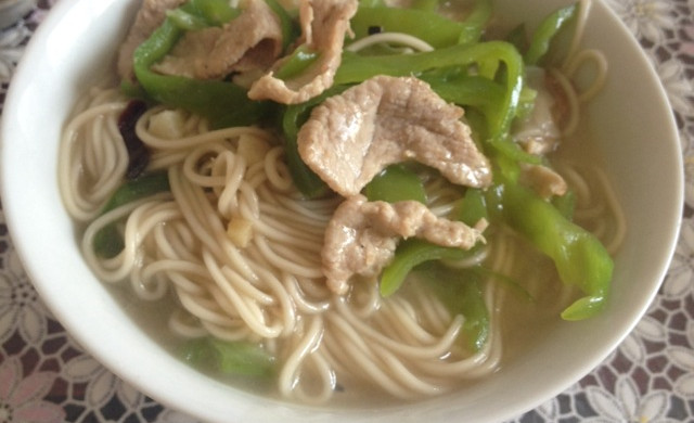 午餐面 尖椒肉丝面