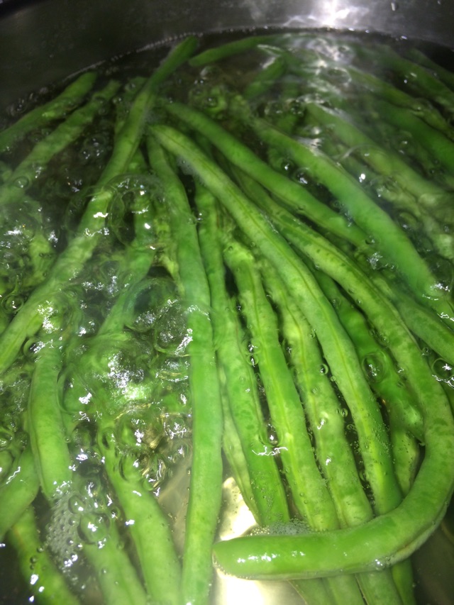 豆角酱香大蒸饺的做法图解2