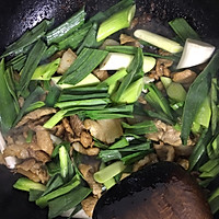 蒜苗炒肉的做法图解3