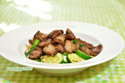 蒜蓉咸肉炒西葫芦