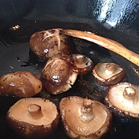 油爆香菇的做法图解2