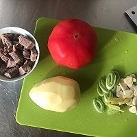西红柿牛肉炖土豆的做法图解1