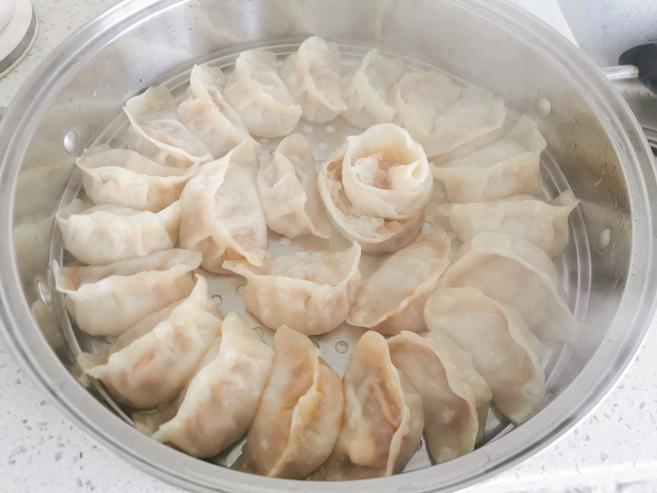 Steamed dumplings with white gourd