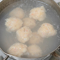 金汤菌菇捞鱼丸——太太乐鲜鸡汁的做法图解5